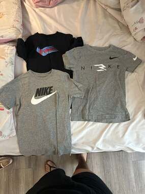 Lot of 3 Nike Boys Graphic T-Shirts Including Russell Wilson 3BRAND Size S (8-10